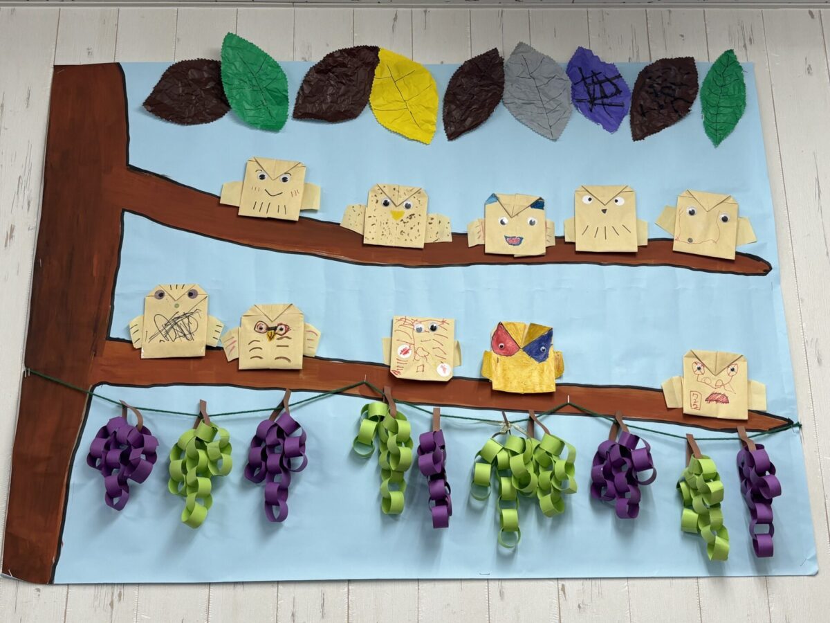 10月4日、秋の壁面製作をしました!